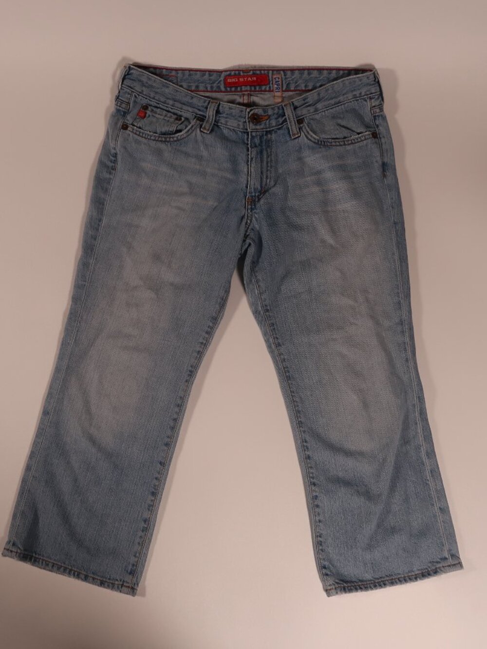 Classic Light Wash Denim 100% Cotton Capri Jeans Made in California, USA. Sz 29R